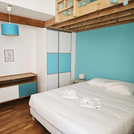 Maison De Village Avec Piscine Et Terrasse Villa *